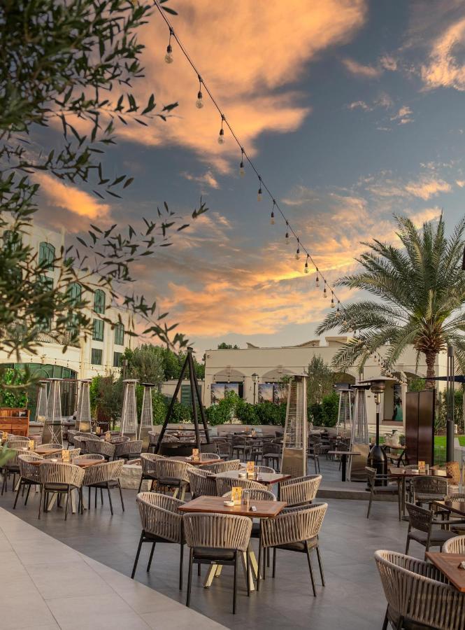 Al Ain Rotana Hotel Екстериор снимка The patio at the JW Marriott Scottsdale Camelback Resort and Spa