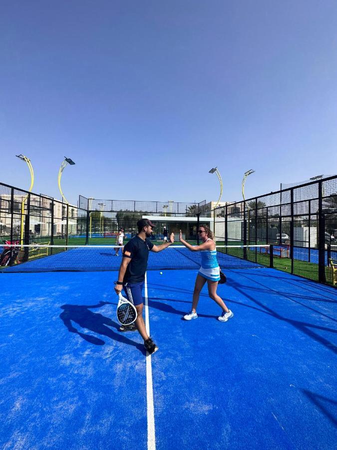 Al Ain Rotana Hotel Екстериор снимка A paddle tennis court